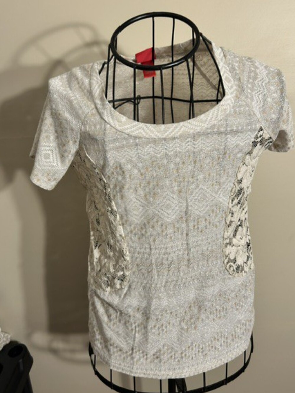 Daytrip lace cream tan gold lace size small womens tee shirt short sleeved t